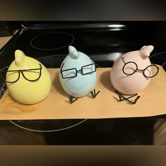 Other - 3 ceramic chicks with metal glasses